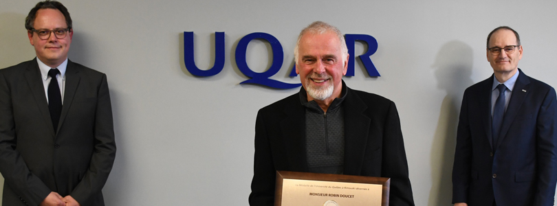 Robin Doucet a reçu la médaille de l'UQAR en 2020