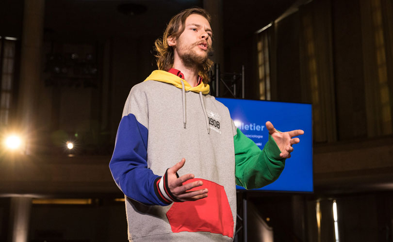 Finissant au baccalauréat en psychosociologie, Mael Pelletier a représenté l’UQAR lors de la dernière édition du concours. (Photo : Bureau de valorisation de la langue française et de la Francophonie)