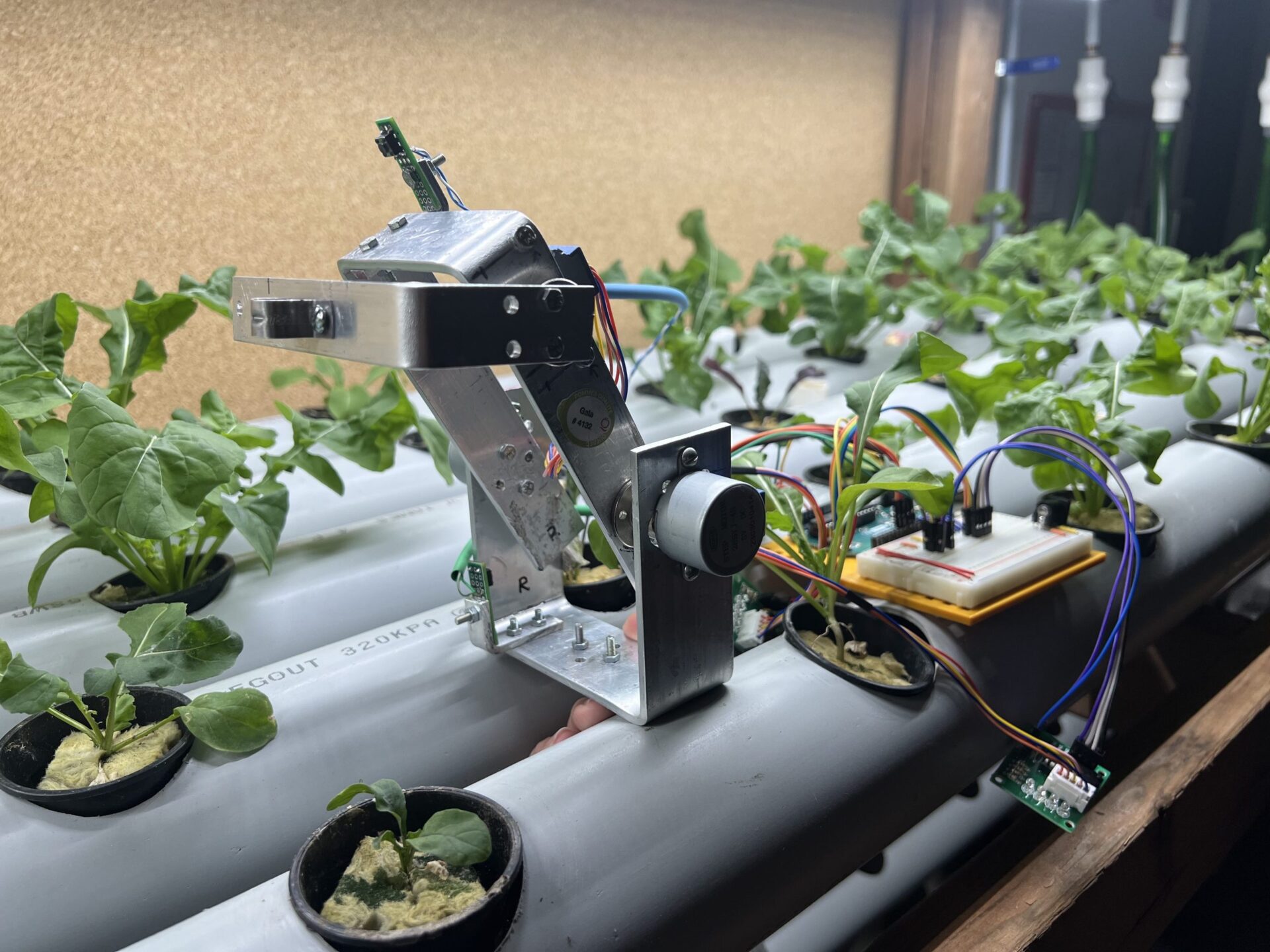 Robot PowPow: un petit pas vers l&rsquo;automatisation d&rsquo;un système hydroponique