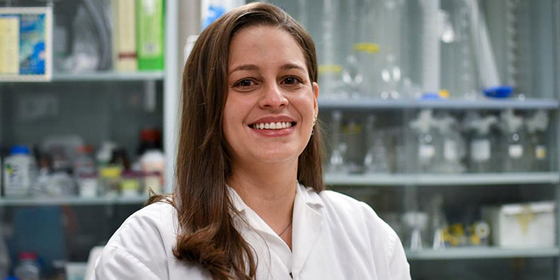 Laísa Peixoto Ramos, candidate au doctorat en océanographie à l'UQAR-ISMER, au campus de Rimouski